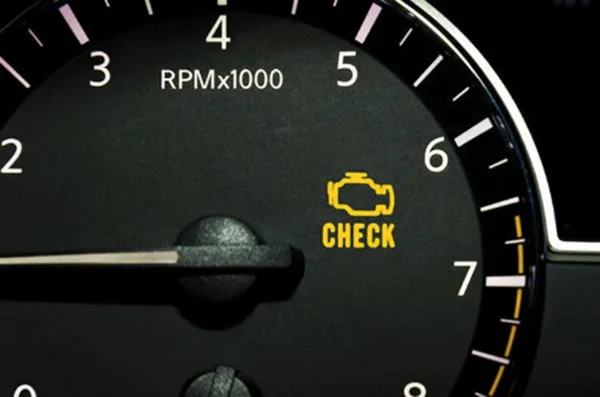 Đèn Check Engine bật sáng: Khi nào cần dừng xe kiểm tra?