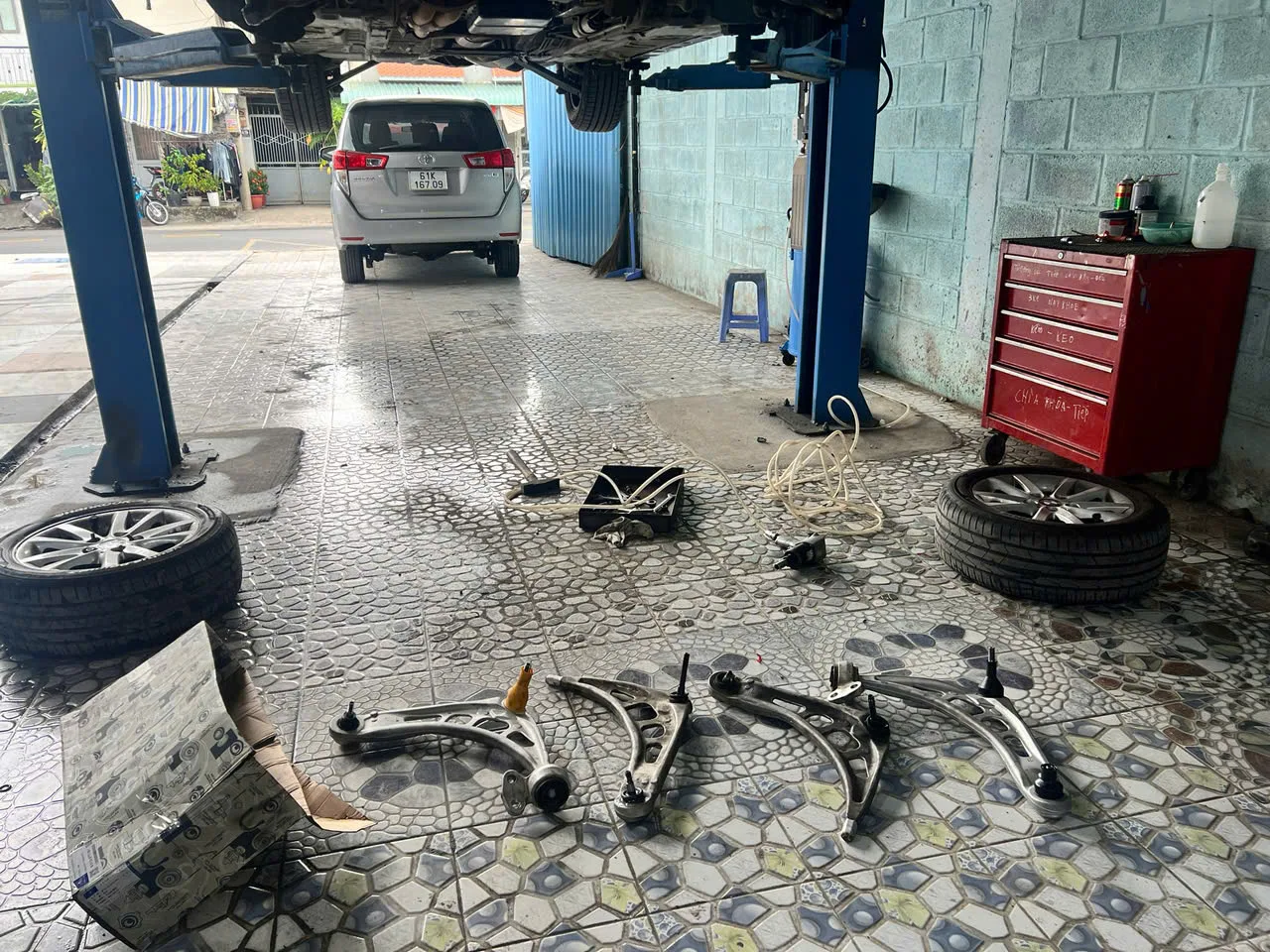 Phụ Tùng Chính Hãng – Lý Do Nên Chọn Sửa Xe Tại Garage Minh Long